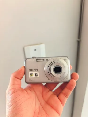 Camera sony cybershot w710 16mpx