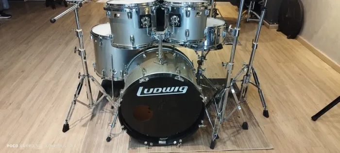 Bateria Ludwig americana Evolution anos 90 com ferragens (sem trocas)