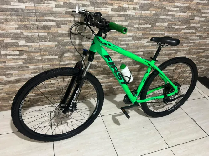 Bicicleta mountain bike first aro 20