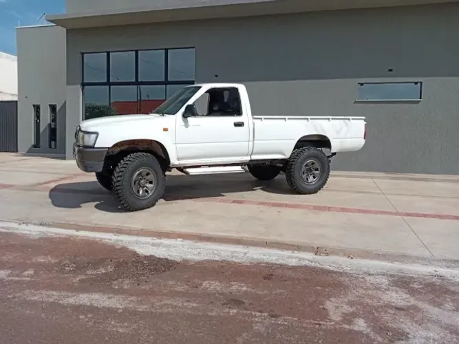 Toyota Hilux CS DX 4X2 2.7 16V 142cv 2002