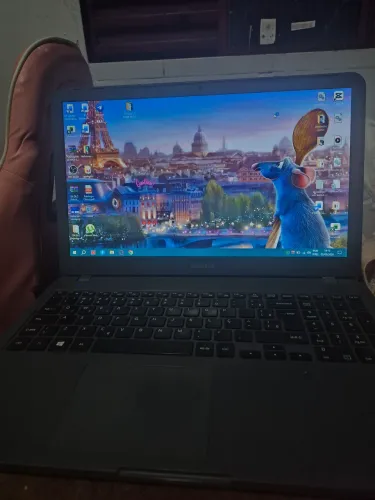 Notebook Samsung- bateria em excelente estado- funciona fora da tomada