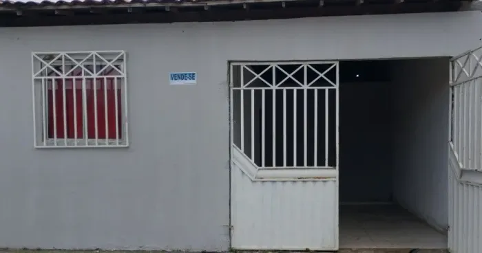 Casa toda na cerâmica medindo 7 de frente por 25 de comprimento