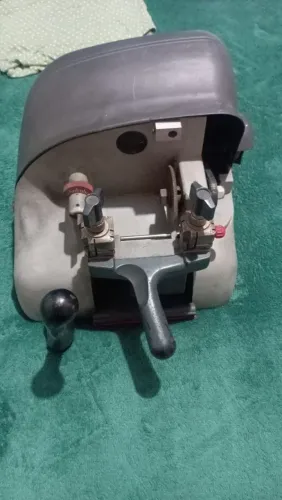 Máquina de cortar chave yale