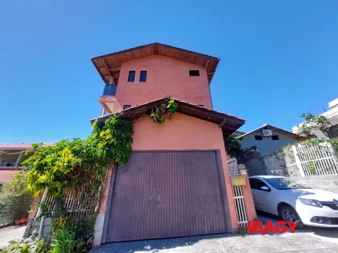 Excelente Casa 3 dormitório(s) em Lagoa da Conceição - FLORIANÓPOLIS