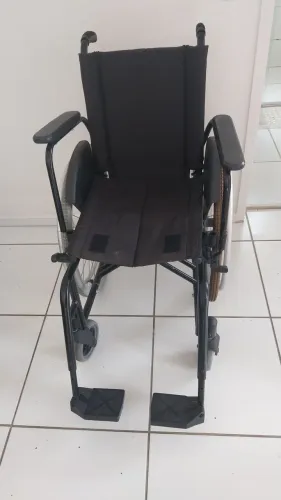 Cadeira de rodas semi nova