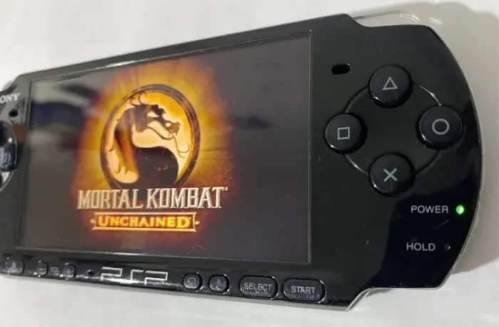 PSP 3000 Completo + 4 Jogos UMD Originais (Ótimo Estado) Bateria original