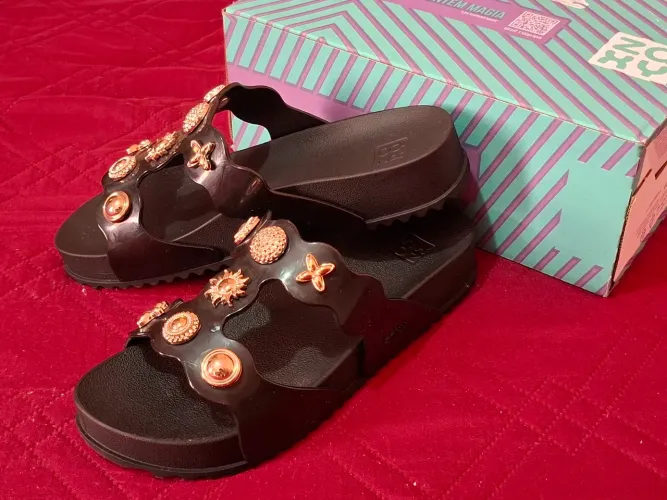 Vendo Sandália Zaxy <br><br>37