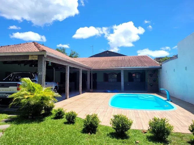 Casa na praia com piscina