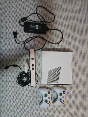 Xbox 360 Slim Branco - Completo