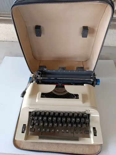 Máquina de escrever antiga