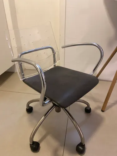 Cadeira giratória encosto quebrado