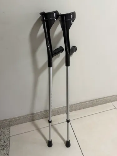 Par de muletas super novas 