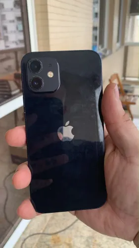 Estou vendendo um IPhone 12 impecável