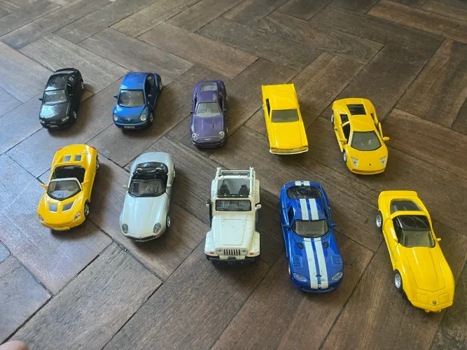 Coleção de Carros Jornal Extra - 10 miniaturas - Escala 1:30 a 1:40