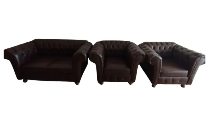 Conjunto sofá e poltronas de couro