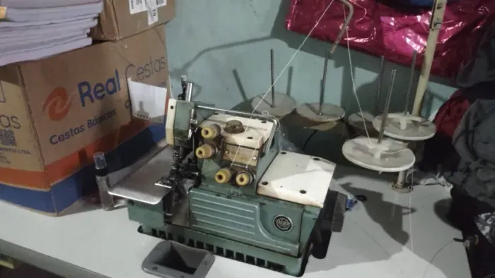 Máquina de costura interlock