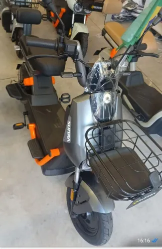 Moto bicicleta elétrica Sunra 1000 W e autonomia de 70 km