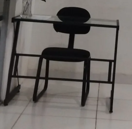 Vendo mesa de escritorio em vidro temperado modelo tok stok