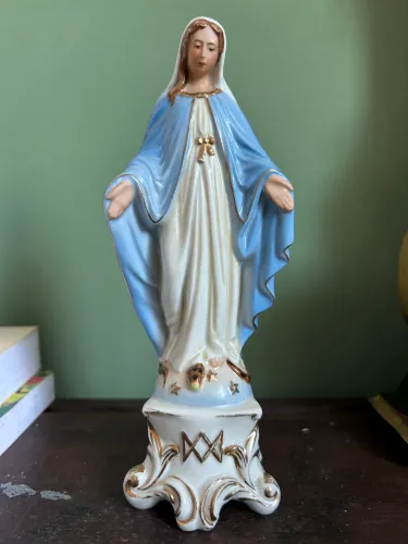 Imagem de Nossa Senhora das graças de porcela