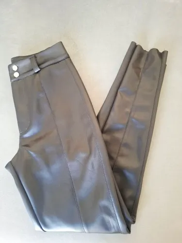 Calça Resinada Preta