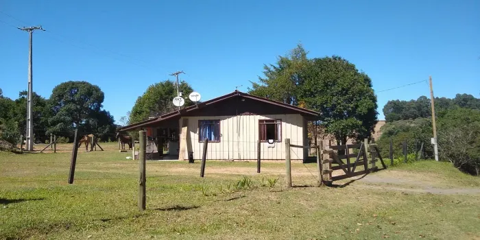 Ótima chácara bem localizadas Bugre, 20.716m², casa mista, rio, 1.000m asfalto e próx. Igr