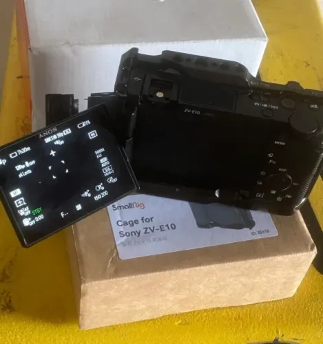 [PROMO] Sony ZVE10 + Cage Smallrig + 1 Bateria + Caixa Acessórios