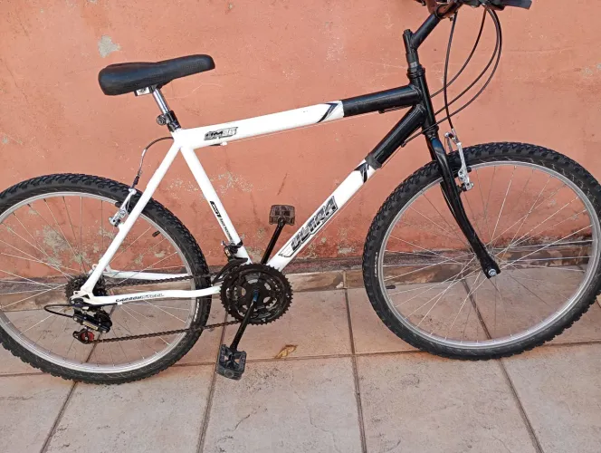 Bicicleta aro 26 com 18 marchas