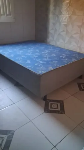 Cama e guarda roupa