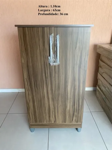 Armário multiuso com prateleiras - entrego 
