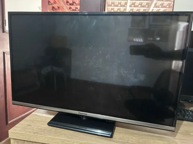 Smart TV LED 32" Panasonic Viera TC-32DS600B - Wi-Fi e Conversor Digital