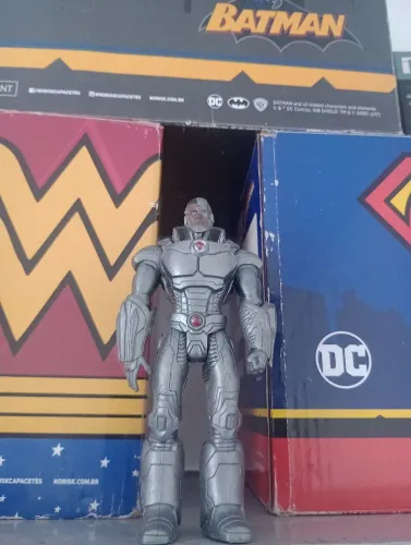 Ciborgue action figure 