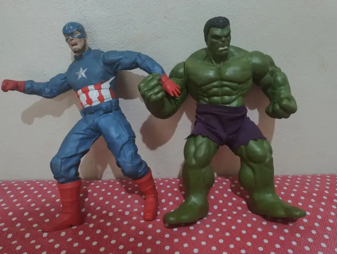Bonecos originais marvel