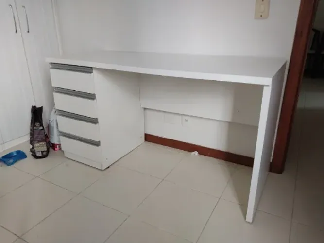 Mesa de escritório em MDF 