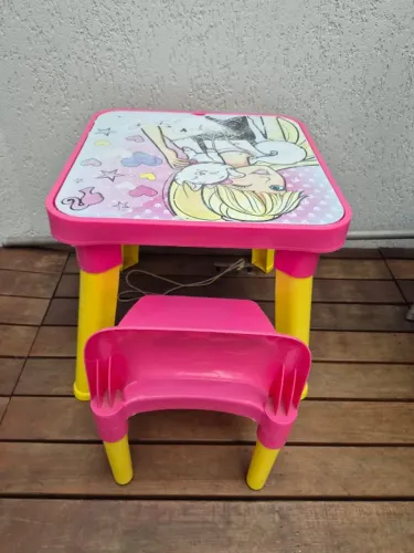 Mesa infantil com cadeira