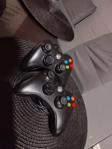 02 controles com fio Xbox 360 novos