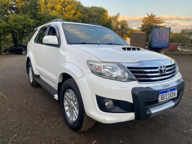 Toyota Hilux SW4 SRV D4-d 4X4 3.0 TDI Dies. AUT 2015