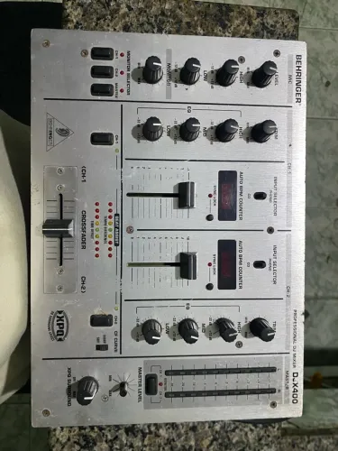 Mixer Behringer DJX400 - 2 Canais com Contador de BPM e Efeito 3D