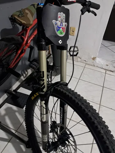 Vendo suspensão Rock shox boxxer