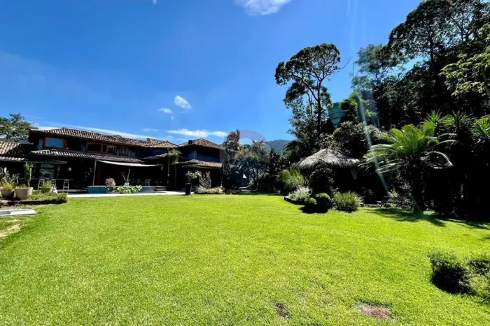 Casa com 5 suítes - alto luxo - Gávea