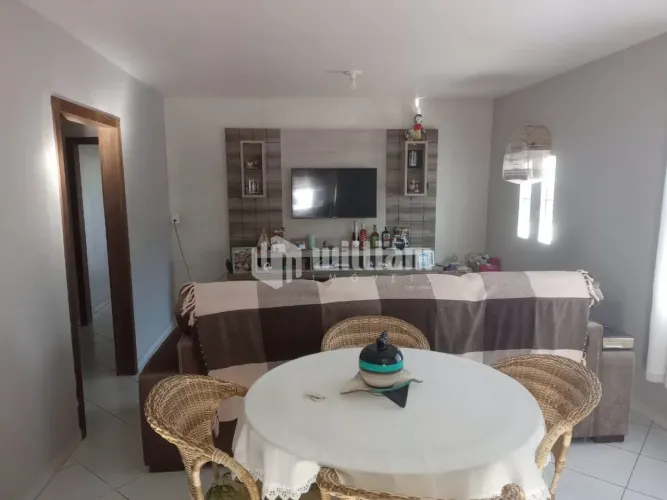 CASA 3 QUARTOS NO BAIRRO SÃO PEDRO, COM AMPLO TERRENO