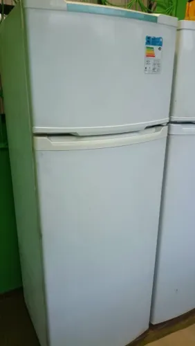 Geladeira dúplex muito bonita e boa