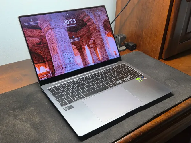 Notebook Samsung Galaxy Book 4 Ultra RTX4070 32GB Ultra 9 185h