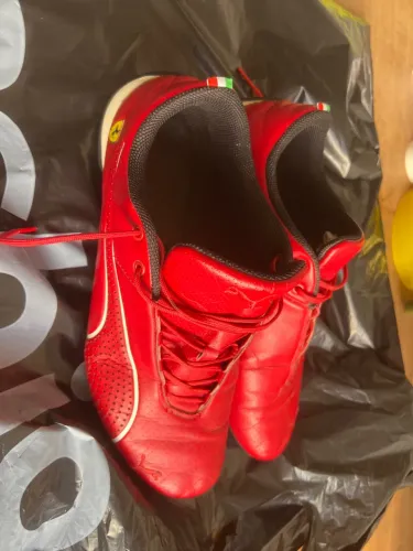 Chuteira futsal da puma Ferrari