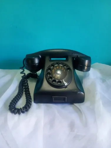 Antigo de telefone de mesa com fio preto - Ericsson