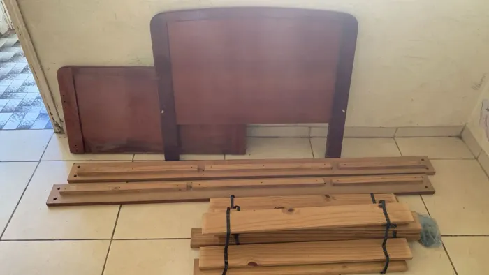 Cama solteiro ja desmontada