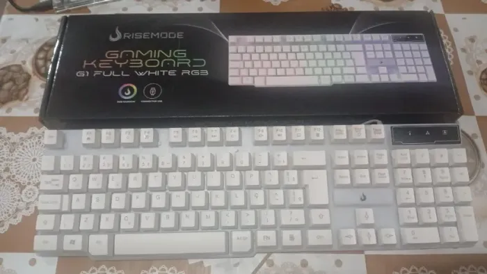 Teclado Rise Mode Branco semi mecânico RGB, novo lacrado na caixa