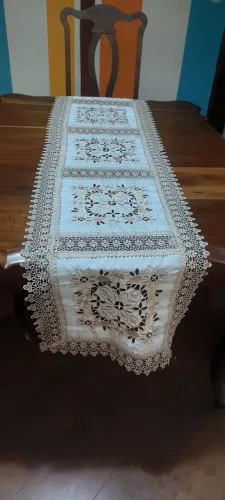 Caminho de Mesa 6/ 8 lugares Bordado