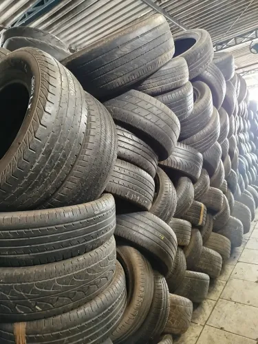 Lote com 1.500 pneus do arô 13 ao 20