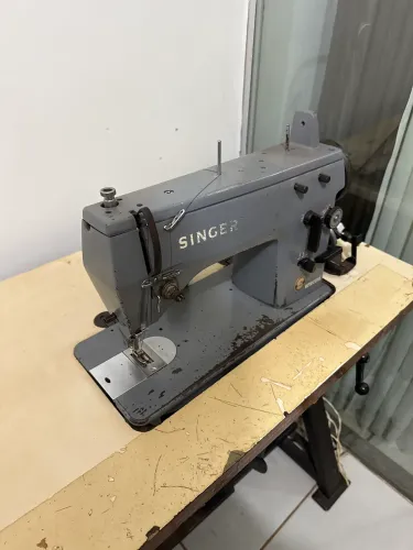 Máquina SINGER de costura reta semi industrial 
