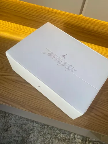 Caixa do Air jordan vazia